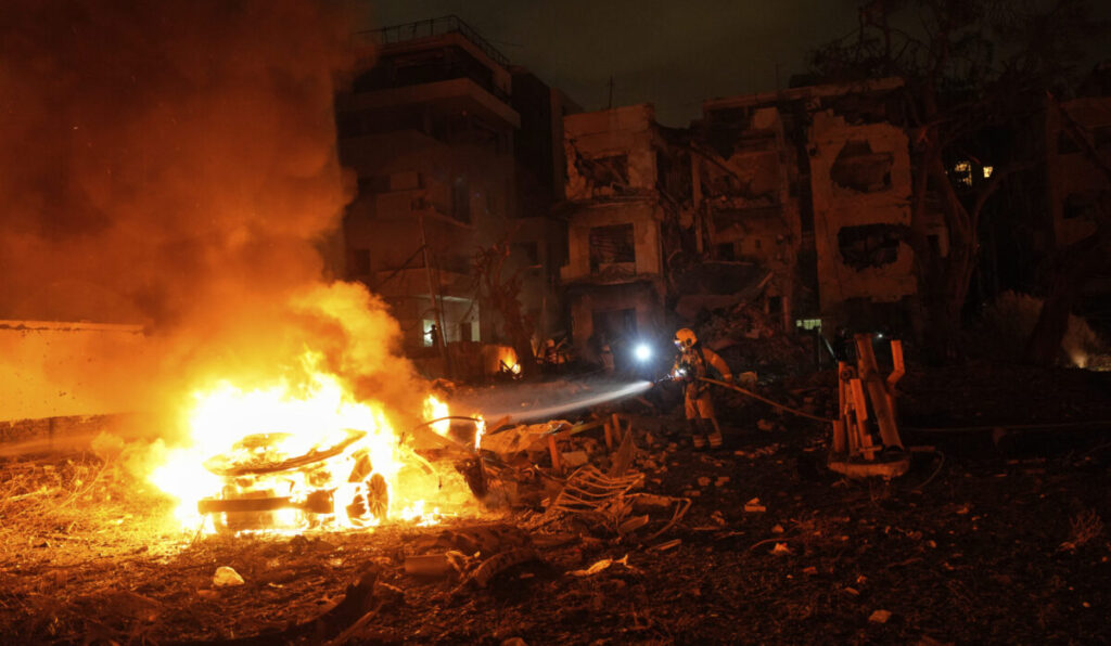 Κλιμακώνεται η σύγκρουση Ισραήλ–Ιράν: Αεροπορικές επιδρομές, νεκροί άμαχοι και απειλές για ολοκληρωτικό πόλεμο