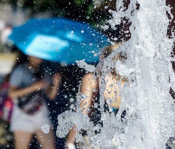 Δεύτερη ημέρα καύσωνα: Στα ύψη ο υδράργυρος – Έκτακτα μέτρα προστασίας από τον Δήμο Αθηναίων