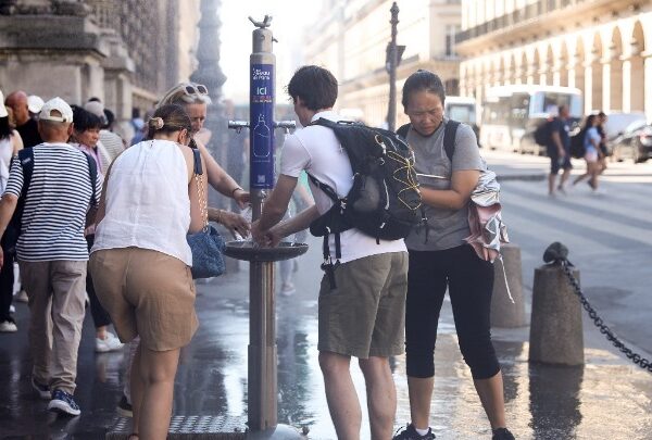 Πρωτοφανές κύμα καύσωνα «καίει» τη Δυτική Ευρώπη – «Βράζει» η Μεσόγειος