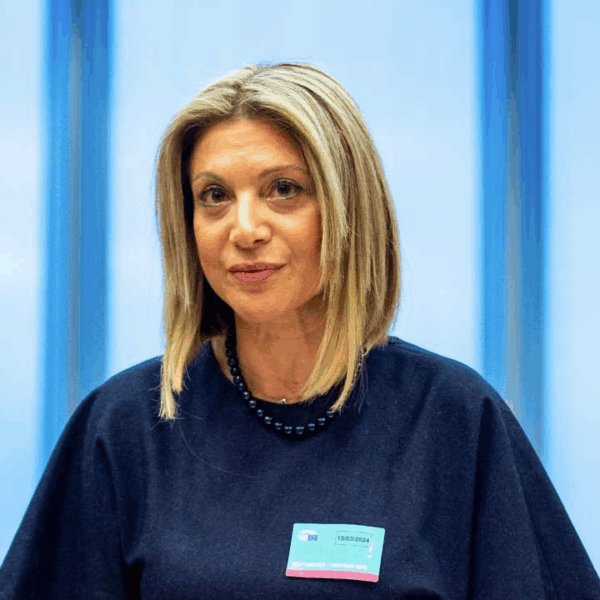 Μαρία Καρυστιανού: «Να πάρουμε πίσω το οξυγόνο» – 1,3 εκατ. υπογραφές για&hellip;