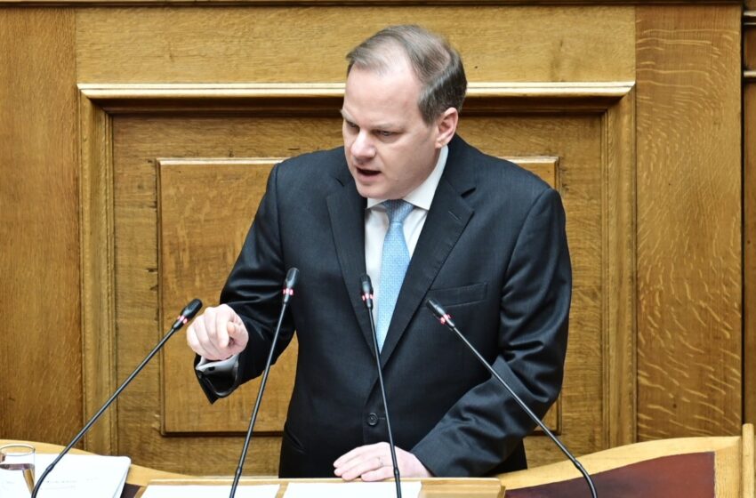 Καραμανλής στη Βουλή: Δεν κρύβομαι, δεν ζήτησε κανείς να κλείσουν τα τρένα – Ζητώ τη δικαστική κρίση