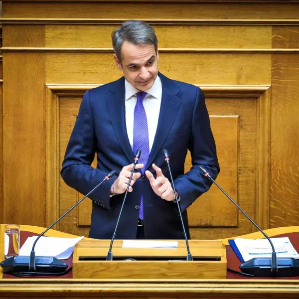 Μητσοτάκης στη Βουλή: «Το Μνημείο του Αγνώστου Στρατιώτη ανήκει σε όλους, όχι&hellip;