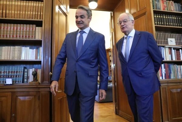 Μητσοτάκης σε Τασούλα: «Φέρνω νέα ταραγμένων θαλασσών»