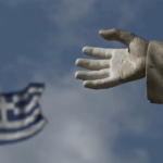 Ξενοφών Κοντιάδης: «Ήταν αναπόφευκτο το πρώτο Μνημόνιο;» — Η τολμηρή παρέμβαση Χριστοδουλάκη και η αλήθεια που δεν αντέχουμε να κοιτάξουμε