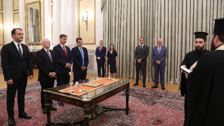 Ορκίστηκαν τα νέα μέλη της κυβέρνησης ενώπιον του…
