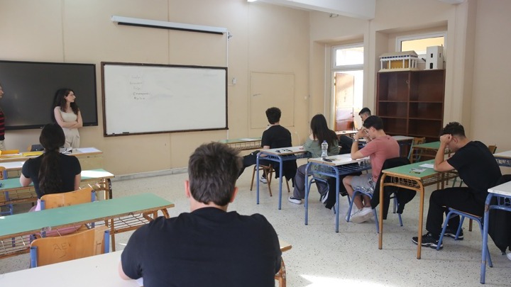 Πανελλαδικές 2025: Στάσιμες οι βάσεις εισαγωγής – Μικρές μόνο μεταβολές ανά επιστημονικό πεδίο