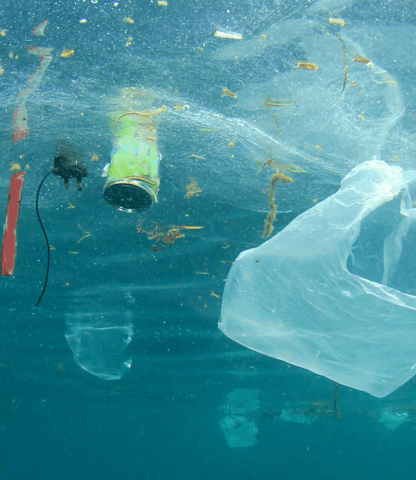 Κομισιόν: Πρωτοβουλία για παγκόσμια συνθήκη κατά των πλαστικών