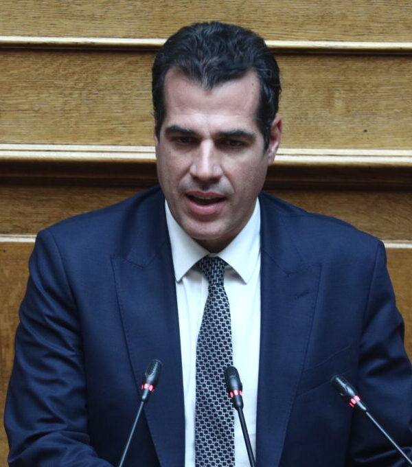 Σκληρή γραμμή Πλεύρη μεταναστευτικό: Φυλακή και περικοπές στα επιδόματα και στο… φαγητό