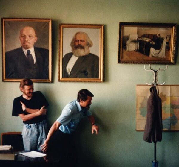 Μπερτιέν βαν Μάνεν: Η φωτογράφος του οικείου χάους