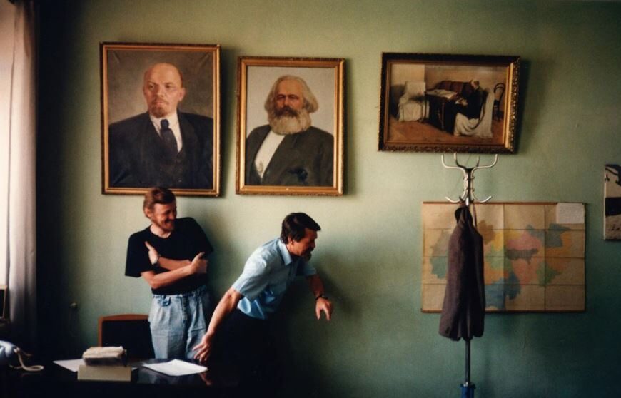 Μπερτιέν βαν Μάνεν: Η φωτογράφος του οικείου χάους