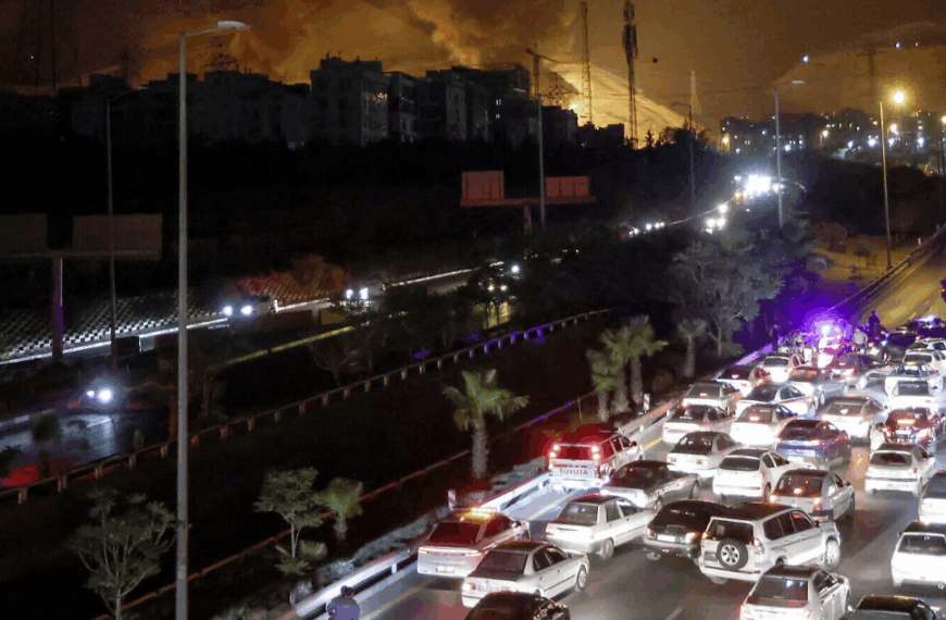 Η Τεχεράνη φλέγεται: Μαζική φυγή αμάχων και προειδοποίηση από το Ισραήλ για&hellip;