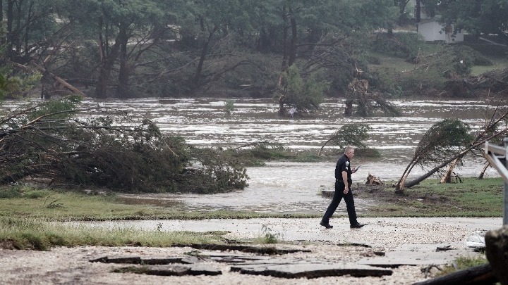 Φονικές πλημμύρες στο Τέξας: Σχεδόν 70 νεκροί και δεκάδες αγνοούμενα παιδιά