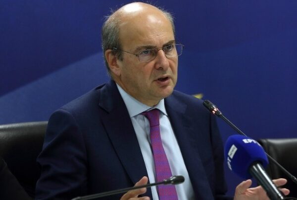 Χατζηδάκης: «Με σοβαρότητα και σεμνότητα, προχωρούμε τις μεταρρυθμίσεις» – Αιχμές για Τσίπρα και λαϊκισμό