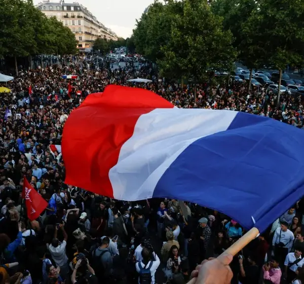 Καταιγίδα αντιδράσεων για το σχέδιο Μπαϊρού: «Κοινωνική βαρβαρότητα» και απειλή για πρόταση μομφής