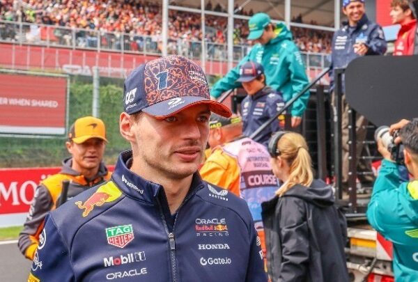 Ο Φερστάπεν «κλειδώνει» την παραμονή στη Red Bull – Η ρήτρα δεν ενεργοποιείται