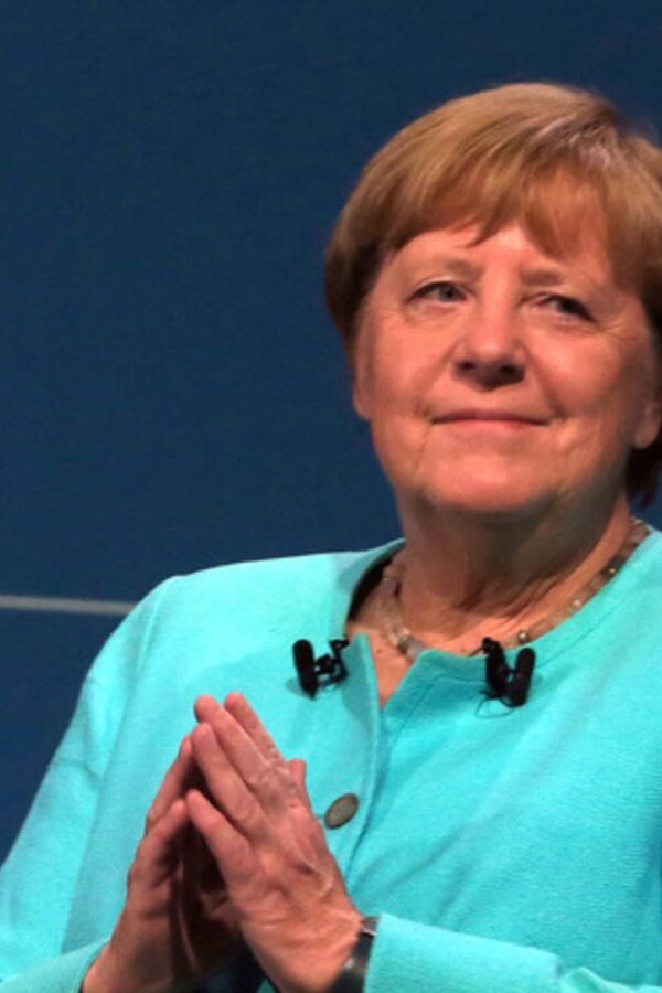 Μέρκελ για την ελληνική κρίση: «Με πλήγωνε να με συνδέουν με τον ναζισμό»