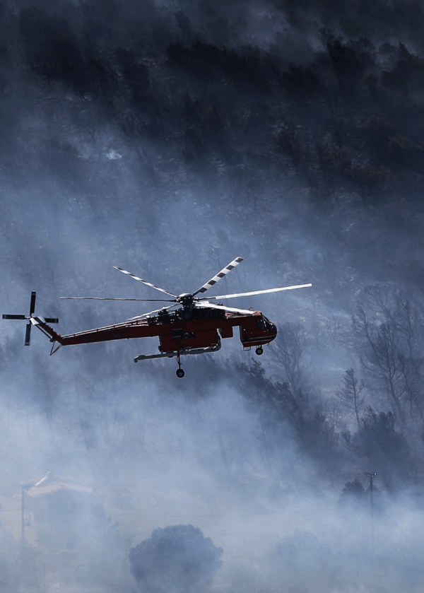 Εκτός ελέγχου η φωτιά σε Πικέρμι και Σπάτα: Καίγονται σπίτια, εκκενώσεις και διακοπές κυκλοφορίας
