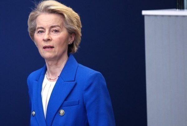 Η φον ντερ Λάιεν παρουσιάζει το ευρωπαϊκό πλαίσιο για δίκαιη ειρήνη στην Ουκρανία