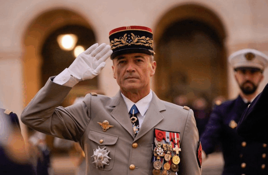 Η Ευρώπη κινδυνεύει να γίνει «θύραμα» αν δεν αποκτήσει στρατιωτική ισχύ, προειδοποιεί&hellip;