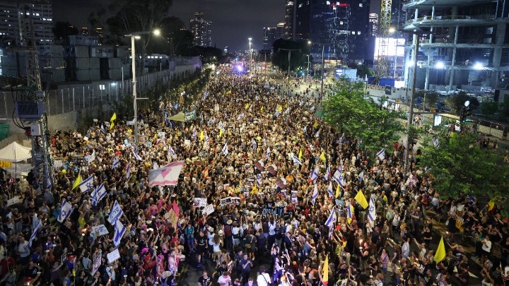 Δεκάδες χιλιάδες στους δρόμους του Τελ Αβίβ – Ζητούν τερματισμό του πολέμου και απελευθέρωση&hellip;