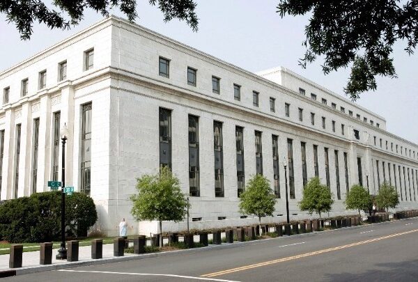 Κλιμακώνεται η πίεση του Τραμπ στη Fed – Αμφισβητείται η ανεξαρτησία της&hellip;
