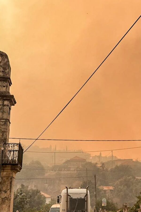 Μάχη με τη φωτιά στη Ζάκυνθο – Εκκενώσεις, καταστροφές και τρία ενεργά μέτωπα