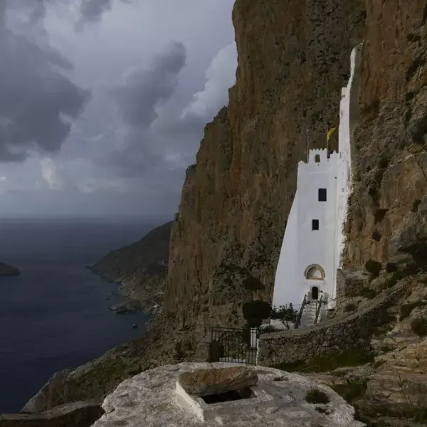 Αμοργός: Το απέραντο γαλάζιο που δεν τελειώνει ποτέ