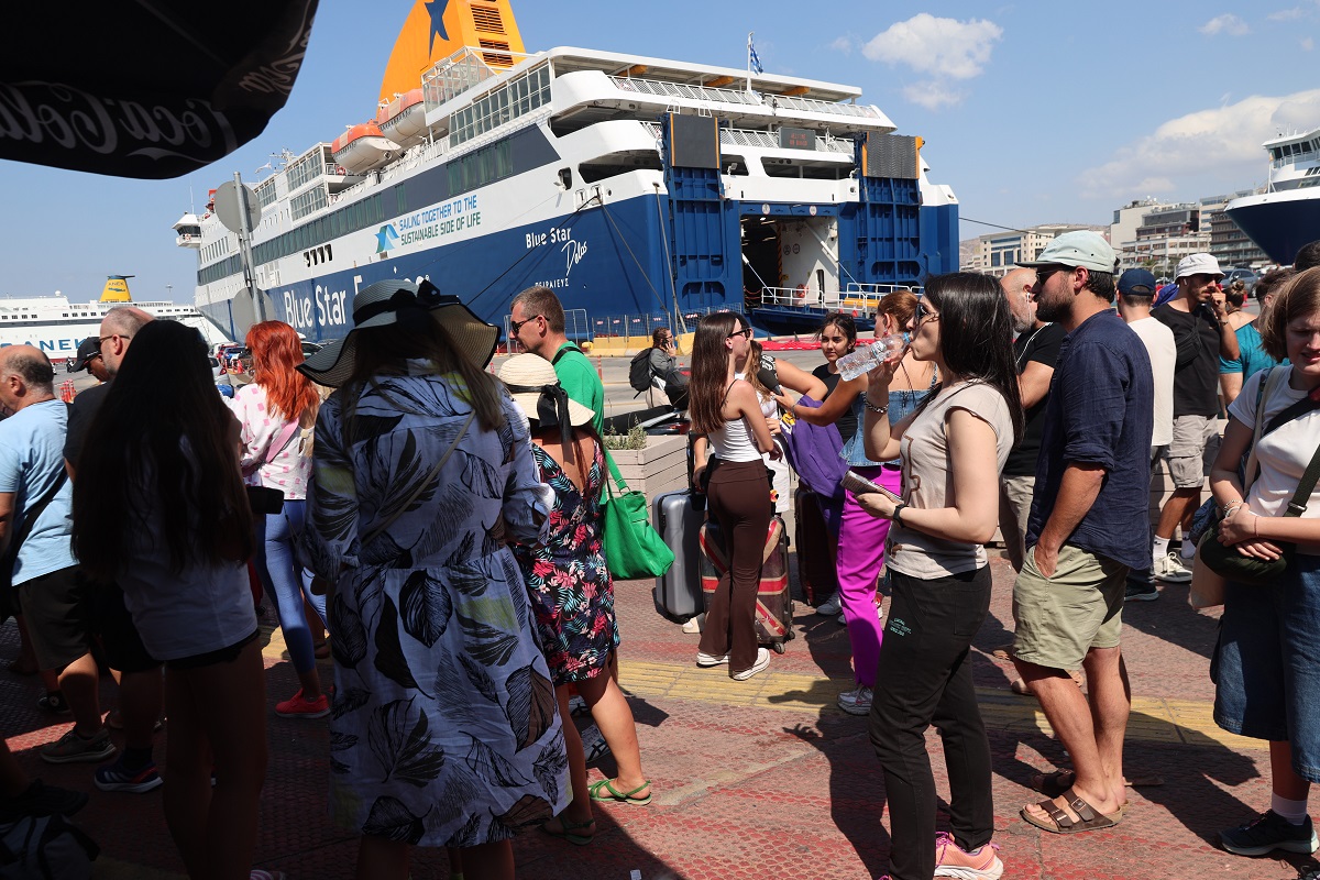 Απαγορευτικό απόπλου λόγω θυελλωδών ανέμων – Ακυρώσεις δρομολογίων και ταλαιπωρία