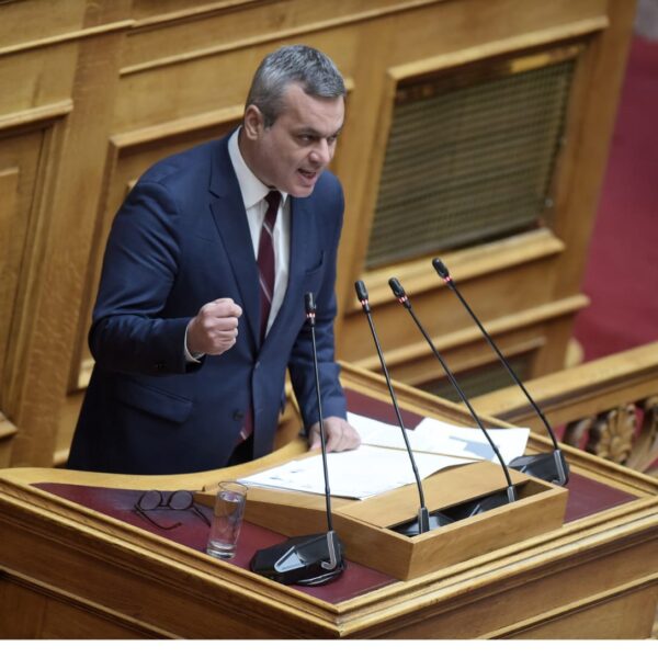 Χάρης Μαμουλάκης: Στη χώρα των υπερπλεονασμάτων που η πλειοψηφία των πολιτών “ζει”&hellip;