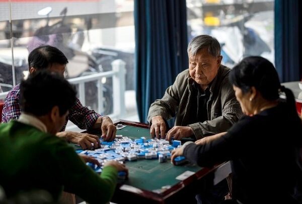 Κίνα: Η «οικονομία των ηλικιωμένων» αλλάζει τους κανόνες της αγοράς