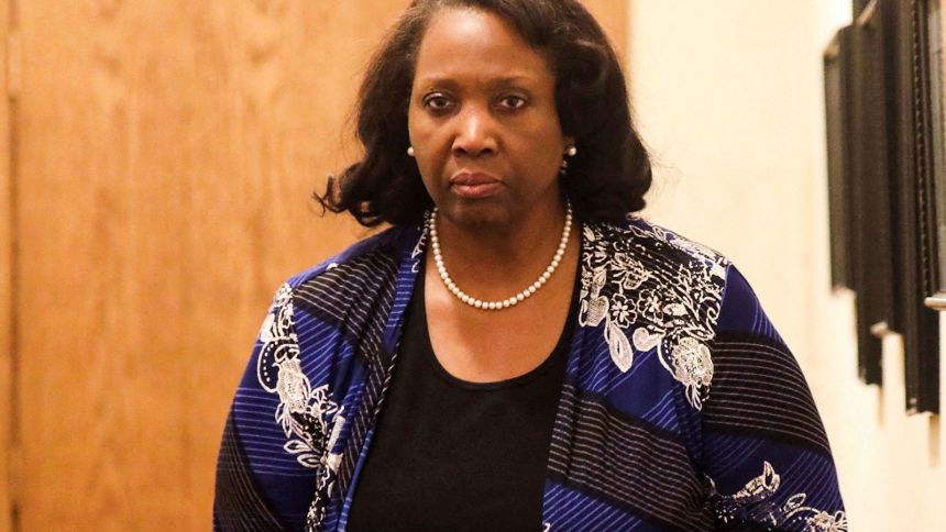 Τραμπ αποπέμπει τη διοικήτρια της Fed Λίζα Κουκ