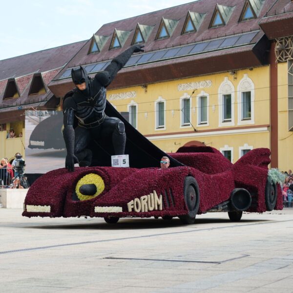 Η γιορτή των λουλουδιών και της ενότητας στην πόλη Ντέμπρετσεν της Ουγγαρίας