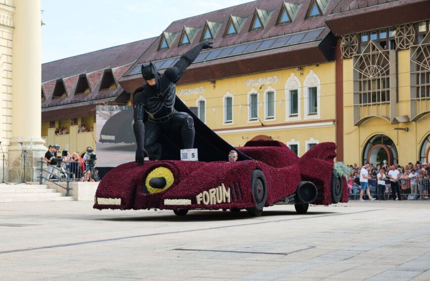 Η γιορτή των λουλουδιών και της ενότητας στην πόλη Ντέμπρετσεν της Ουγγαρίας