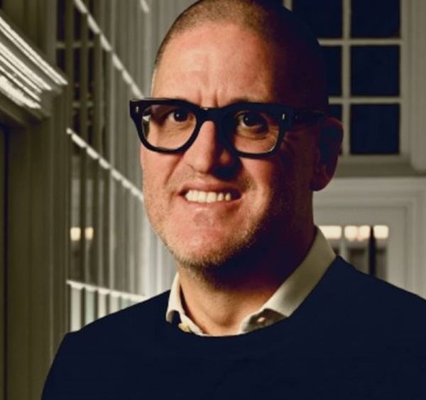 Σοβαρό τροχαίο στη Μύκονο για τον δισεκατομμυριούχο Τομ Γκρίνγουντ – Δίνει μάχη&hellip;