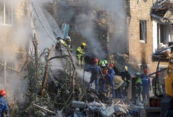 Ματωμένη νύχτα στο Κίεβο: 19 νεκροί από ρωσικές επιθέσεις με drones και πυραύλους