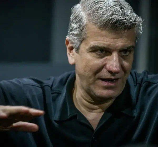 Βλαδίμηρος Κυριακίδης: Ένταση στην παράσταση «Ο θάνατος του εμποράκου» στα Χανιά –&hellip;