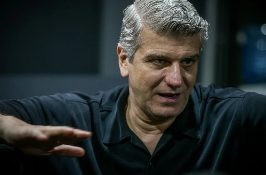 Βλαδίμηρος Κυριακίδης: Ένταση στην παράσταση «Ο θάνατος του εμποράκου» στα Χανιά – Παρέμβαση δημάρχου για νέους χώρους εκδηλώσεων