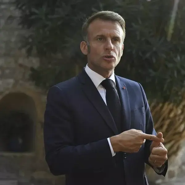 Ξέσπασμα Μακρόν μετά τη «σύνοδο»: Ο Πούτιν είναι αρπακτικό, ένα τέρας στις πόρτες μας