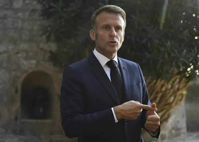 Ξέσπασμα Μακρόν μετά τη «σύνοδο»: Ο Πούτιν είναι αρπακτικό, ένα τέρας στις&hellip;