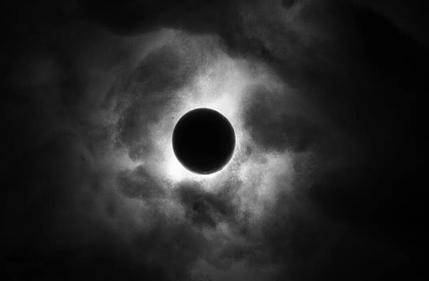 Σπάνιο φαινόμενο στον νυχτερινό ουρανό: Το «μαύρο φεγγάρι» του Αυγούστου