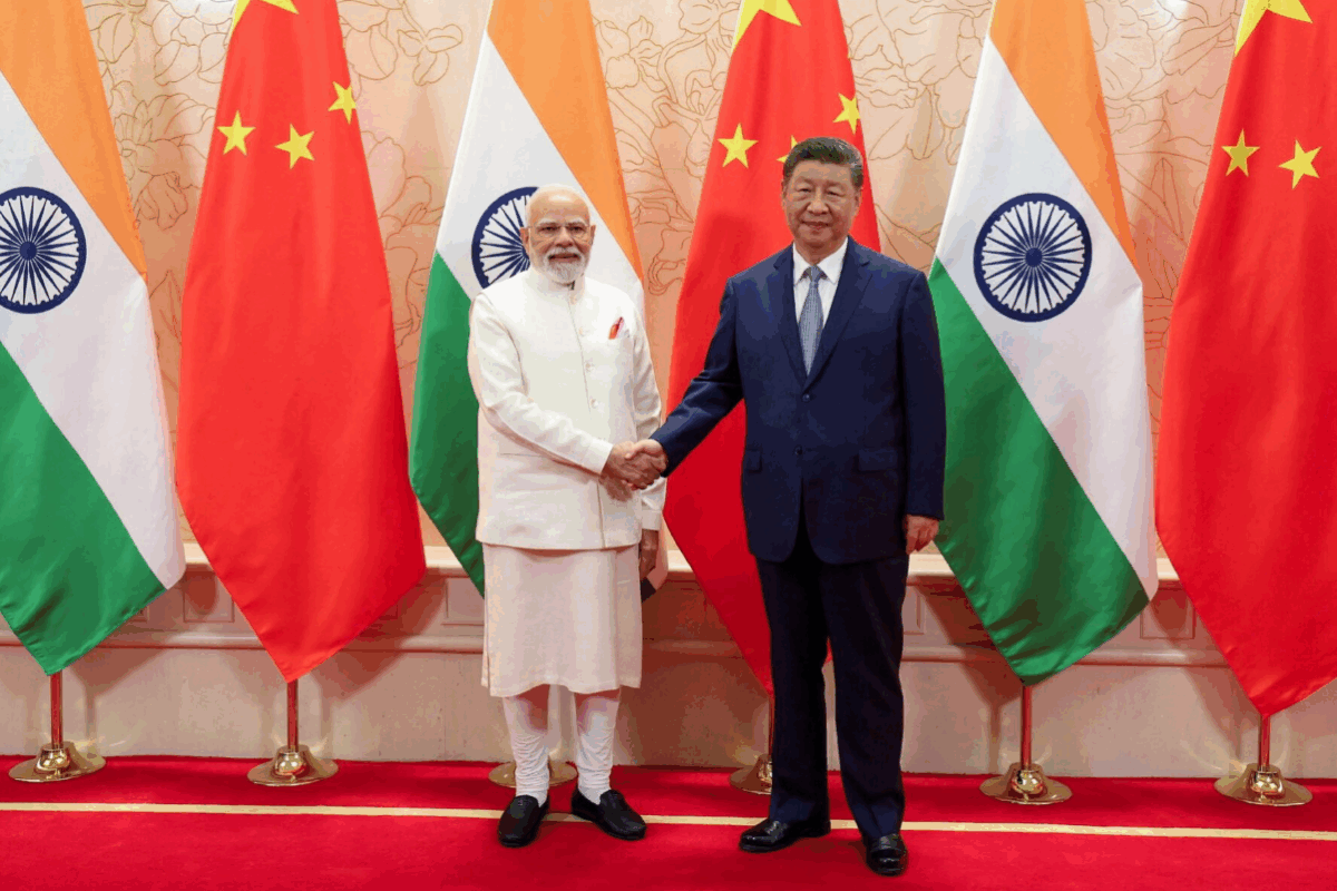 Ινδία και Κίνα σε νέα φάση προσέγγισης: Στρατηγική ισορροπία απέναντι στις δυτικές πιέσεις