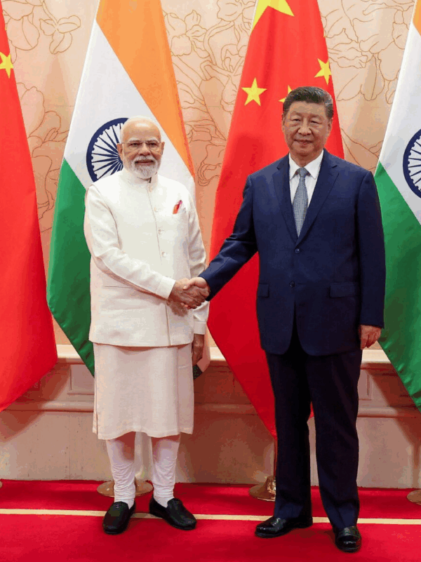 Ινδία και Κίνα σε νέα φάση προσέγγισης: Στρατηγική ισορροπία απέναντι στις δυτικές πιέσεις