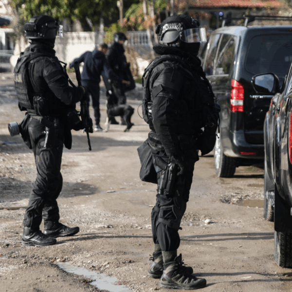 Εκτεταμένη αστυνομική επιχείρηση στην Κρήτη: 48 συλλήψεις για εγκληματική οργάνωση