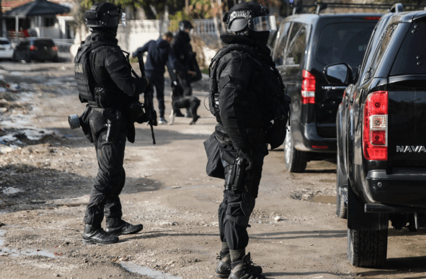 Αστυνομικός ΟΠΚΕ συνελήφθη γιατί έριξε γροθιά σε 13χρονο που έπαιζε έξω από&hellip;