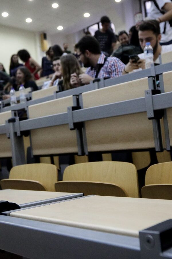 Τελευταία ευκαιρία για τους «αιώνιους» φοιτητές – Τι προβλέπει η νέα ρύθμιση για τις διαγραφές