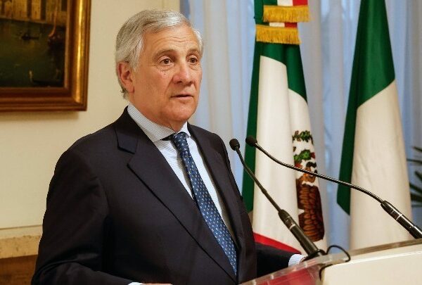 «Η ειρήνη στην Ουκρανία δεν μπορεί να αποφασιστεί χωρίς το Κίεβο και&hellip;