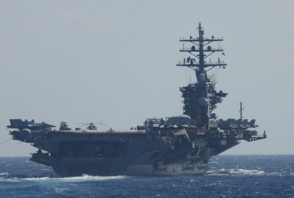 Κατάρριψη ιρανικού drone κοντά σε αμερικανικό αεροπλανοφόρο – Κλιμακώνεται η ένταση στην Αραβική Θάλασσα και τα Στενά του Ορμούζ