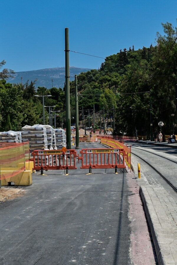 Κυβερνητική επίθεση στον Χάρη Δούκα για τη Βασιλίσσης Όλγας: Οι πολιτικές προεκτάσεις και η έντονη αντιπαράθεση