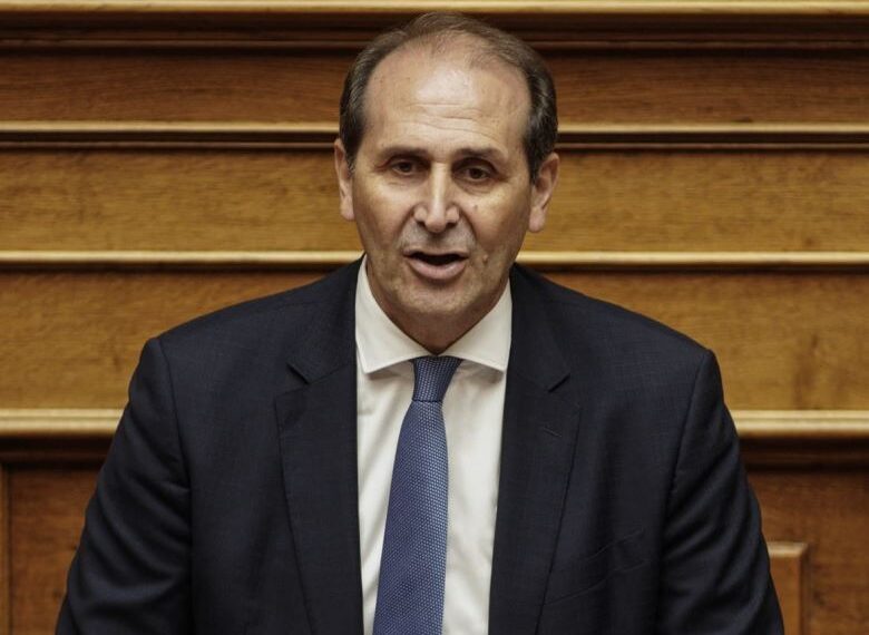 Απόστολος Βεσυρόπουλος: Πέθανε μετά από ανακοπή καρδιάς σε ηλικία 59 ετών