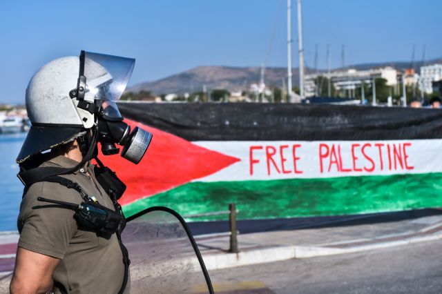 Χειροβομβίδες κρότου-λάμψης κατά διαδηλωτών στο λιμάνι του Βόλου